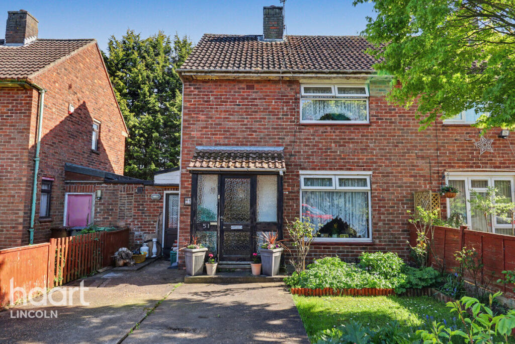 3-bed semi-detached on Nocton Drive, Lincoln, £160,000