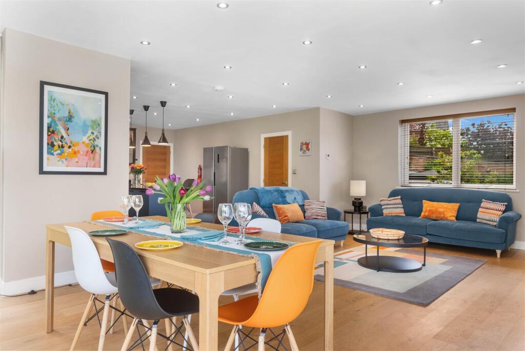 House in Worcester - View 5