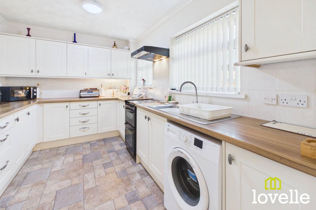 House in Hull - View 4