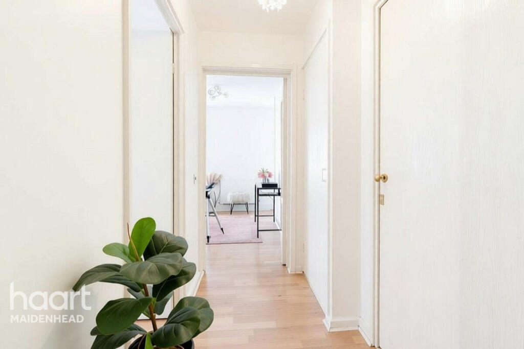 Apartment in Slough - View 4