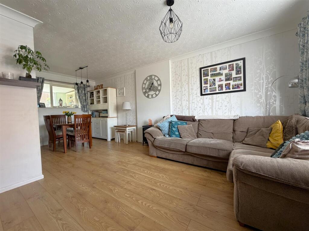 Andrews Close, Chippenham photo 4