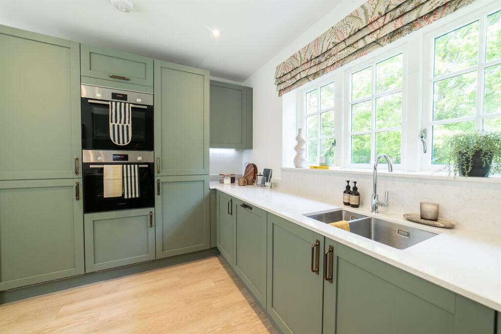 Main image of property: Hoe Lane, North Baddesley, Southampton