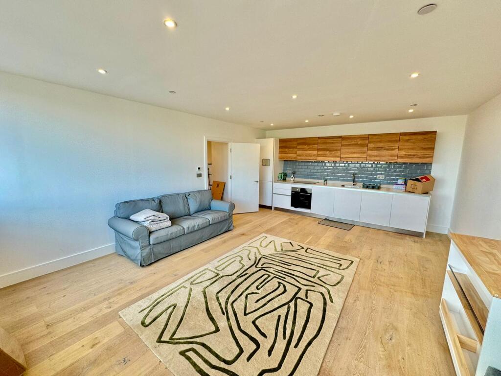 Apartment in Norwich - View 3