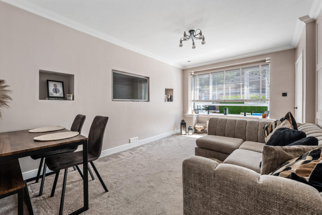 Alyth Crescent, Clarkston, Glasgow photo 3