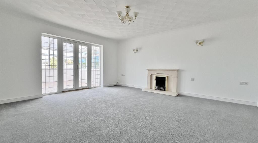 Walton Road, Frinton-On-Sea, Essex photo 2