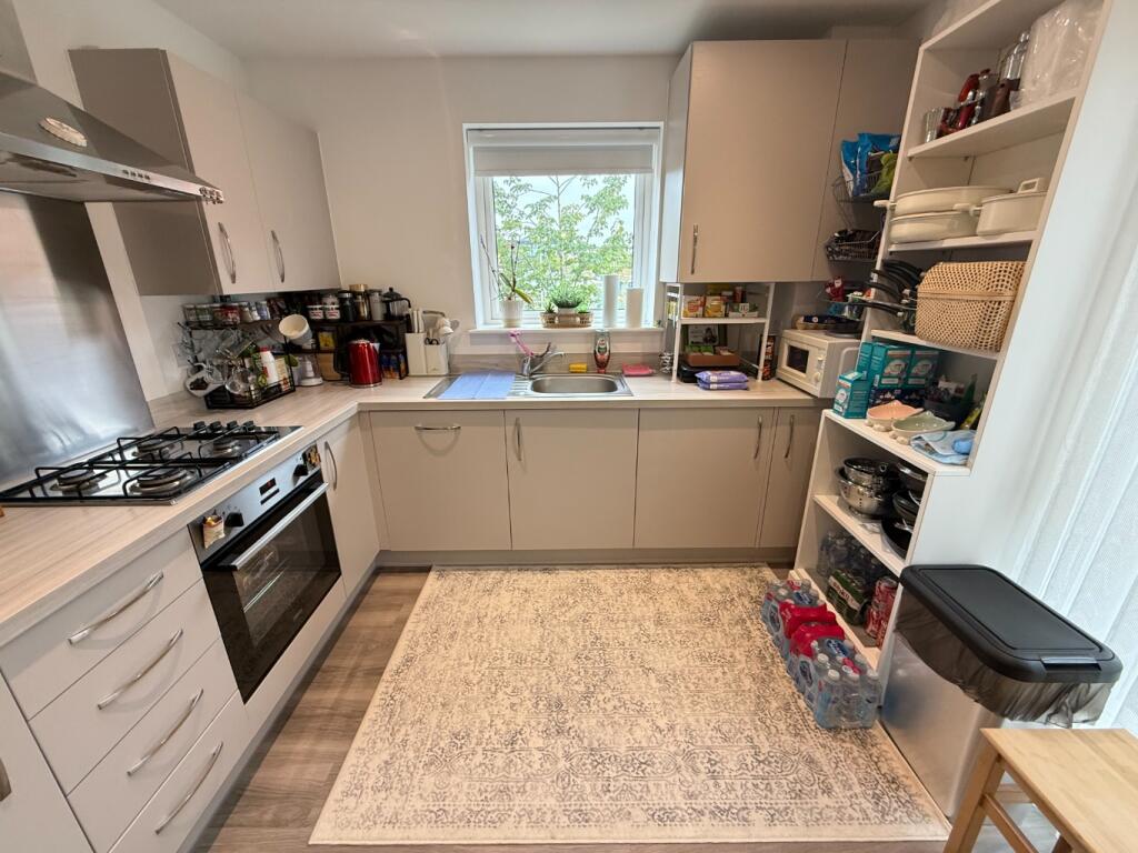 Apartment in Houghton Regis, Central Bedfordshire - View 5