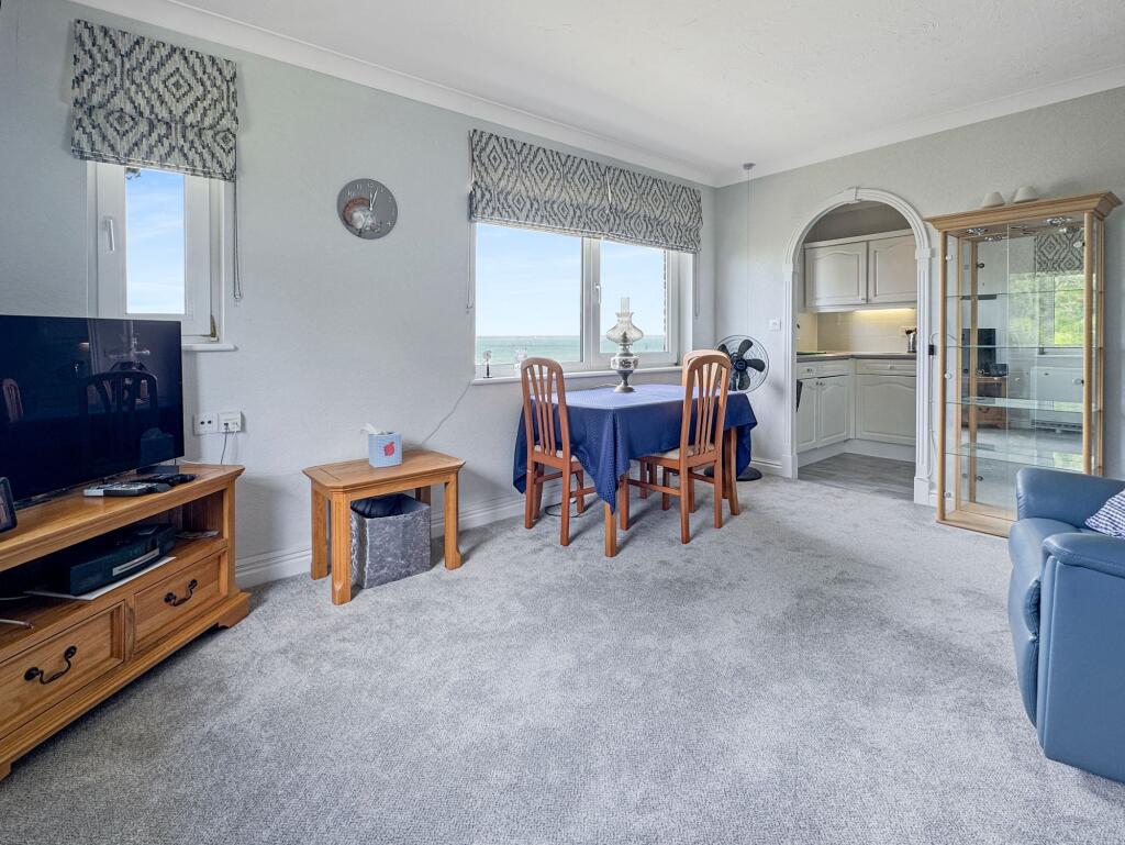 Apartment in Cowes, Isle of Wight - View 2