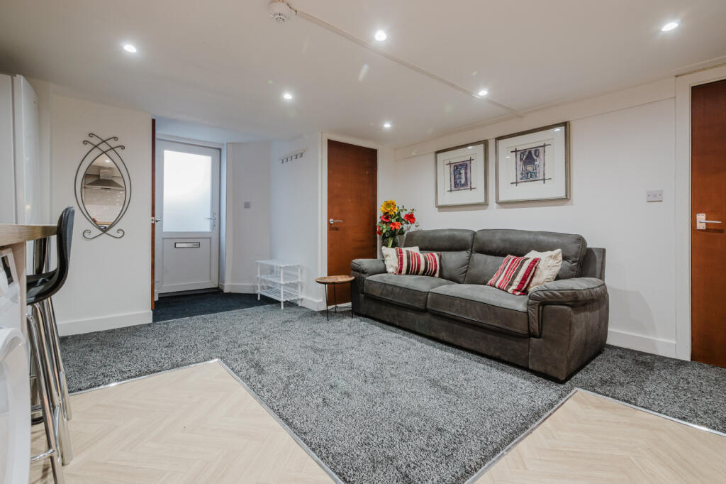 Apartment in Manchester - View 3