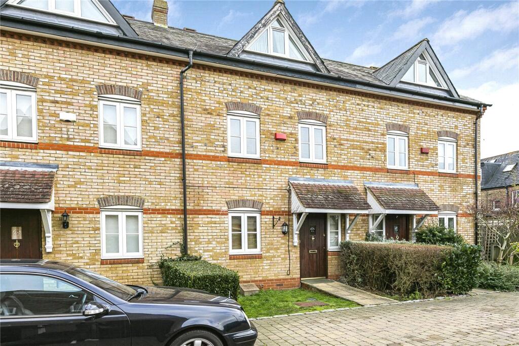 Main image of property: Sovereign Mews, Hadley Wood, EN4