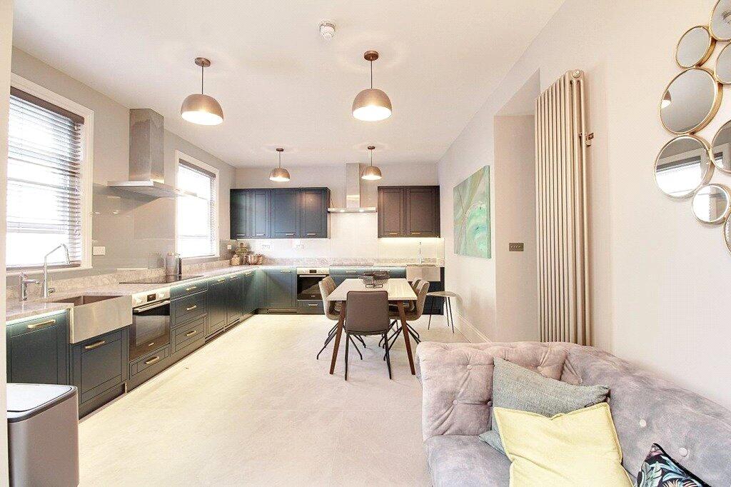 Apartment in London, St Olave's Estate, The Borough - View 4