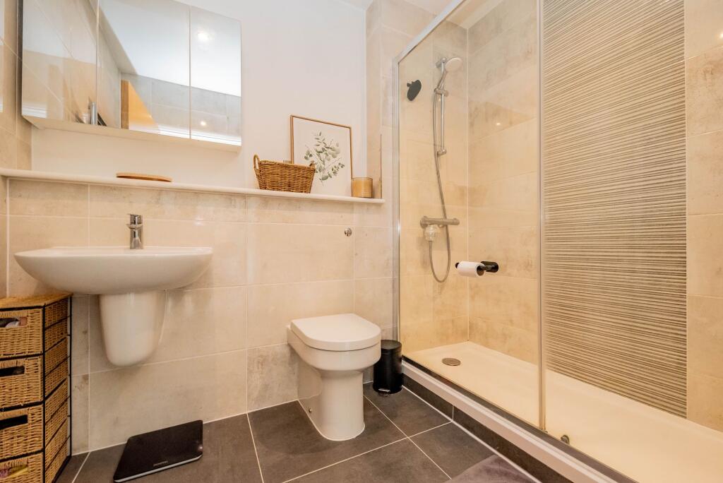 Apartment in Guildford - More