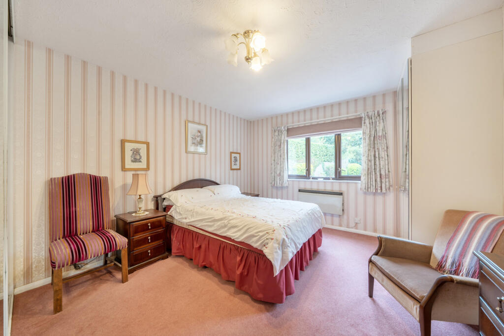 House in Watford, Hertfordshire - More