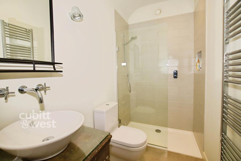 Apartment in Redhill - View 4