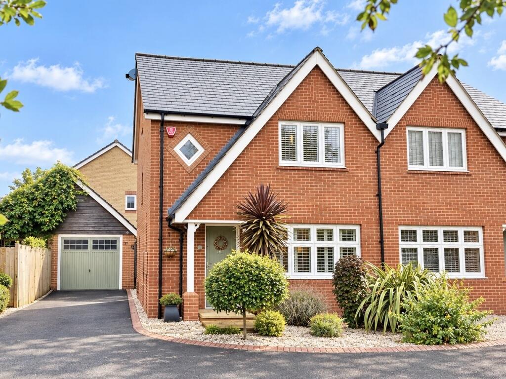 3-bed semi-detached on Orchard Place, Bathpool, £350,000