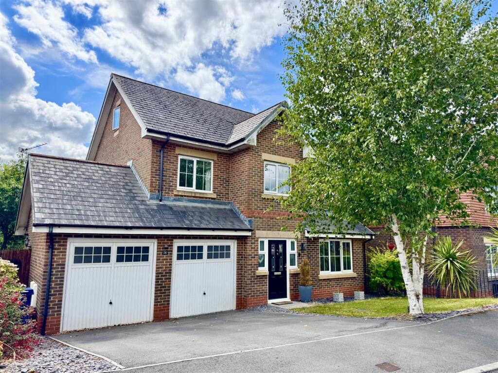 Main image of property: Heol Derwen, Cross Hands, Llanelli