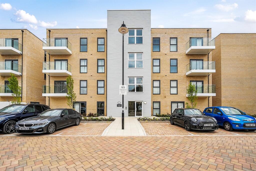 Main image of property: Fairhaven Drive, Reading, RG2