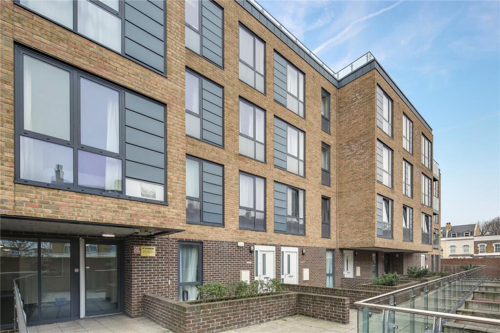 Main image of property: Aubers Ridge Court, 9 Festubert Place, Bow, London, E3