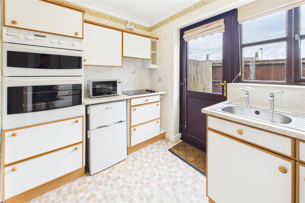 Stanley Court, Midsomer Norton, Radstock, Somerset, BA3 photo 4