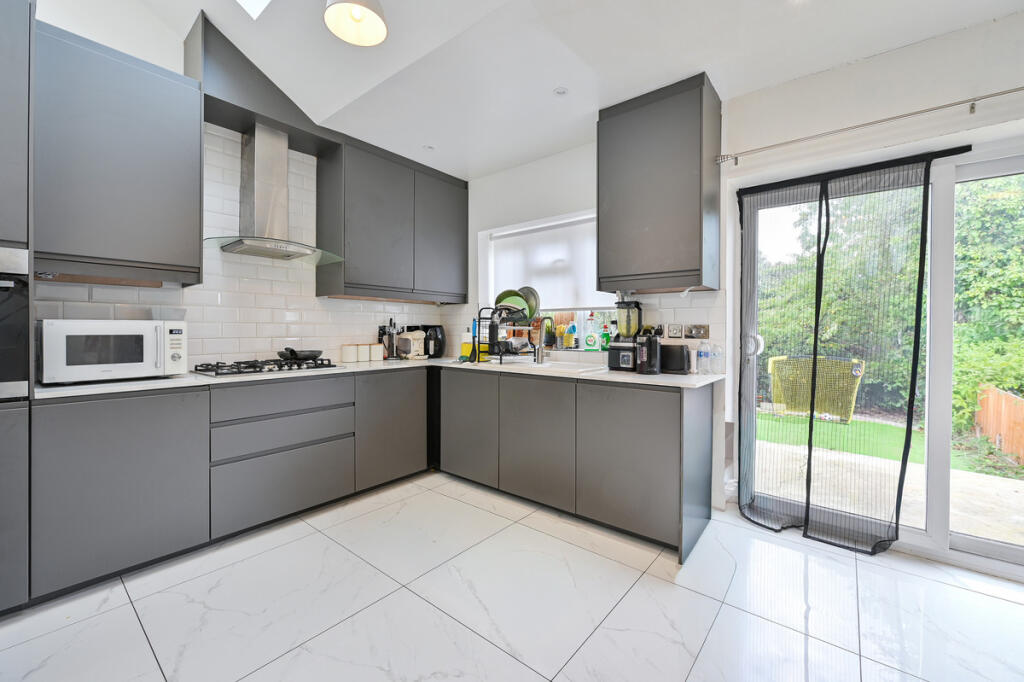 House in London - View 2