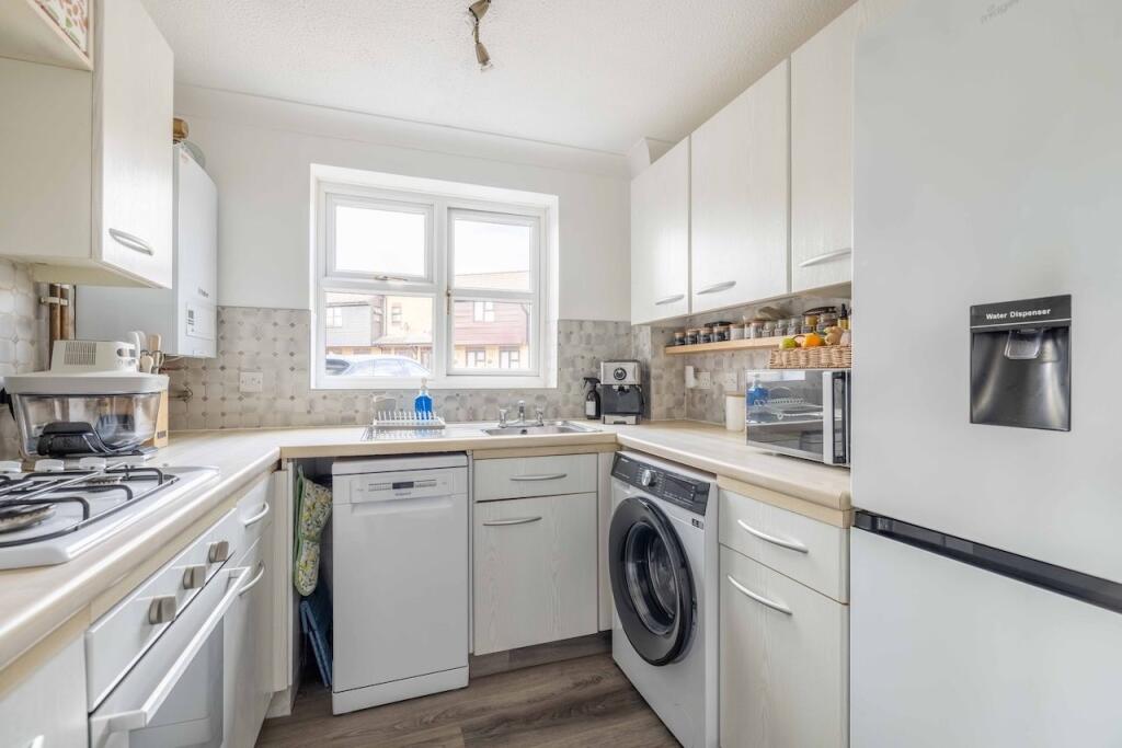 House in Horton, Windsor and Maidenhead - More