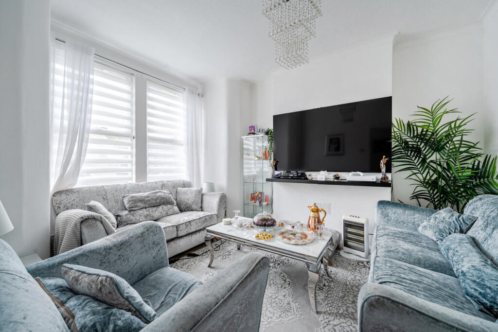 Evesham Road, Bounds Green, London, N11 - View 3