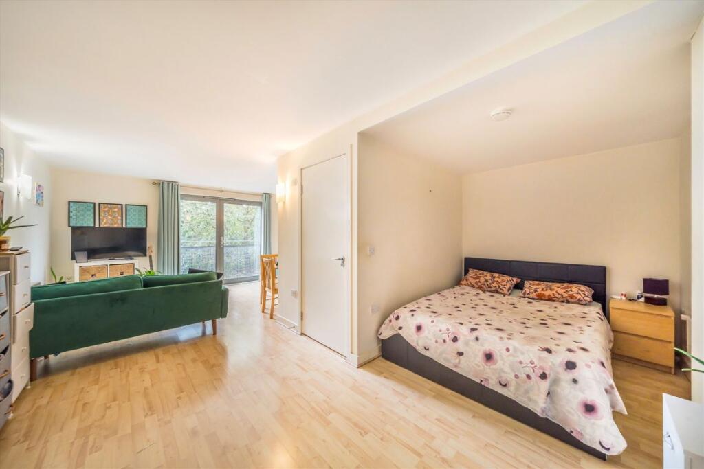 Main image of property: Deals Gateway, London