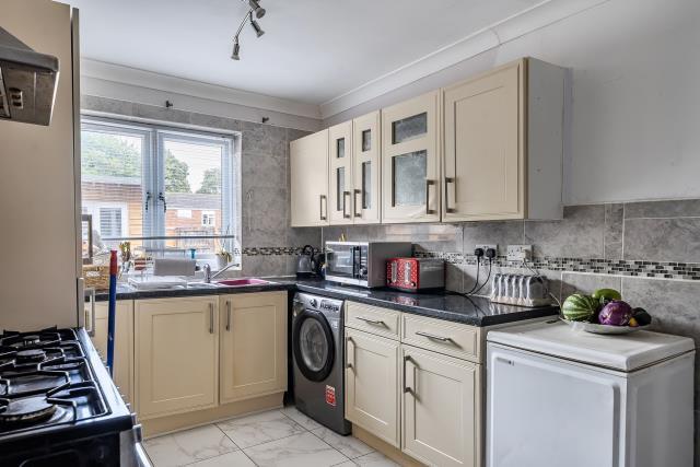 House in Basingstoke and Deane, Brighton Hill - View 4