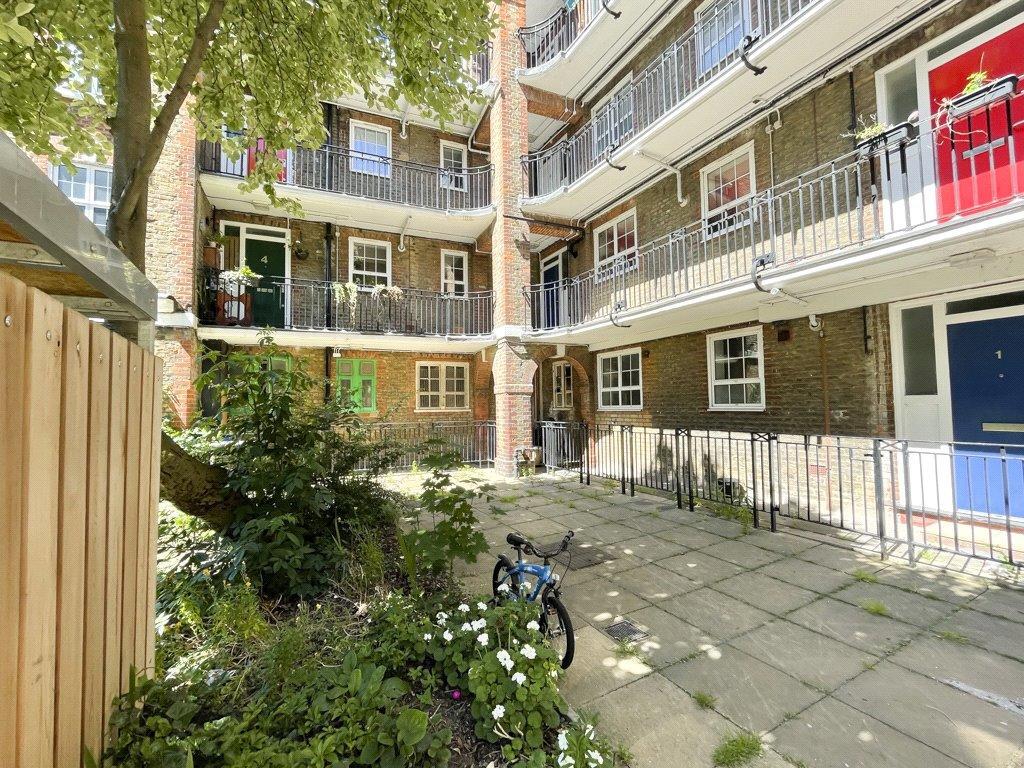 1 bedroom maisonette for rent