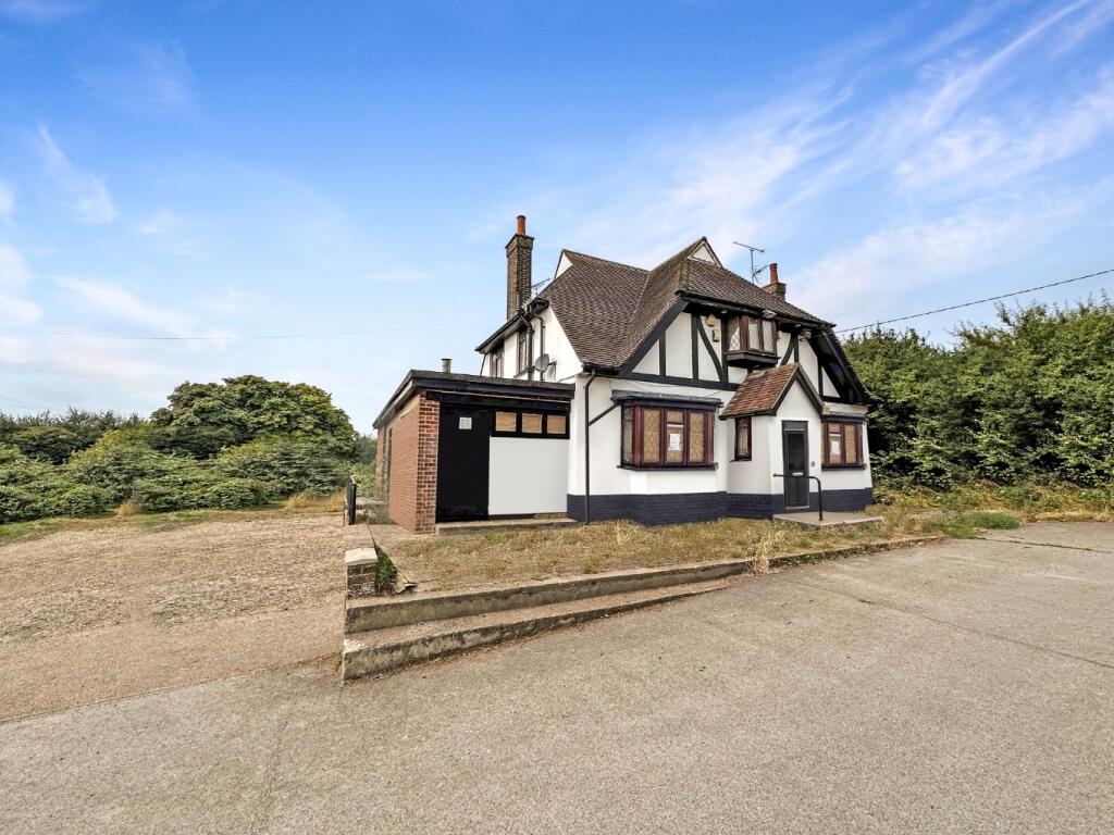 3-bed detached on Streatley Road, Upper Sundon, £475,000