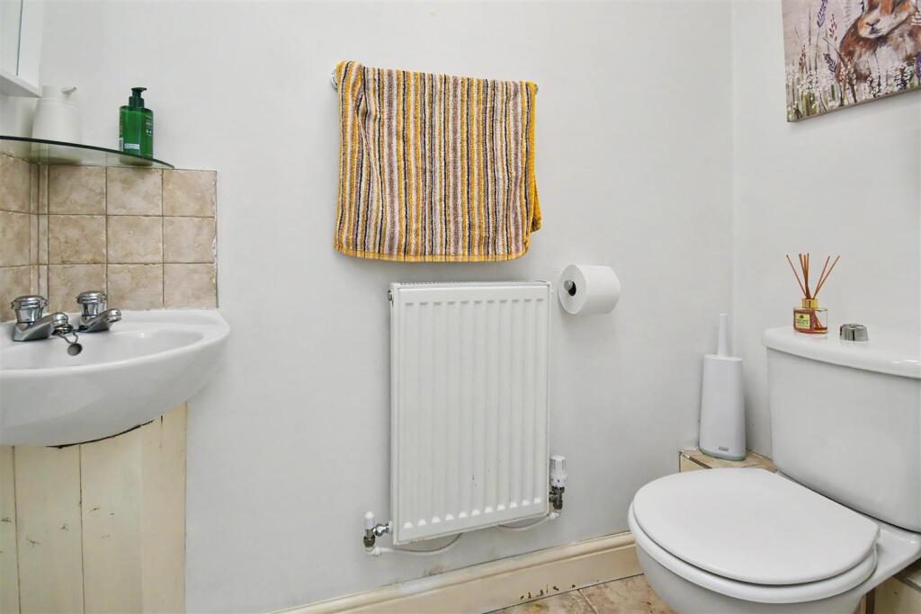 House in Oakley Vale, North Northamptonshire - View 5