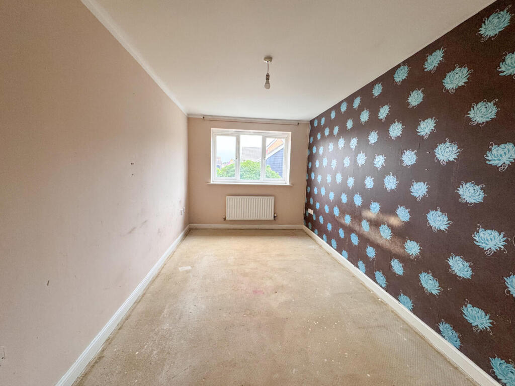 Apartment in Southend-on-Sea - View 5