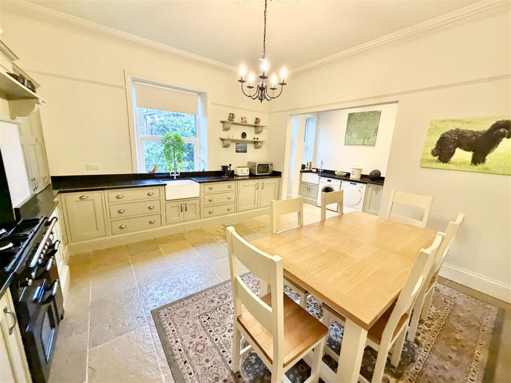Elmfield Terrace, Halifax photo 4