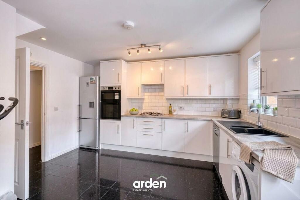 Dixon Close, Redditch, B97 photo 3