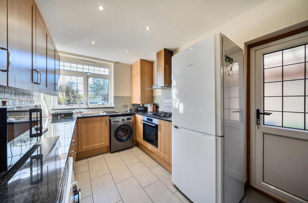 House in London, Queensbury, Kenton - More