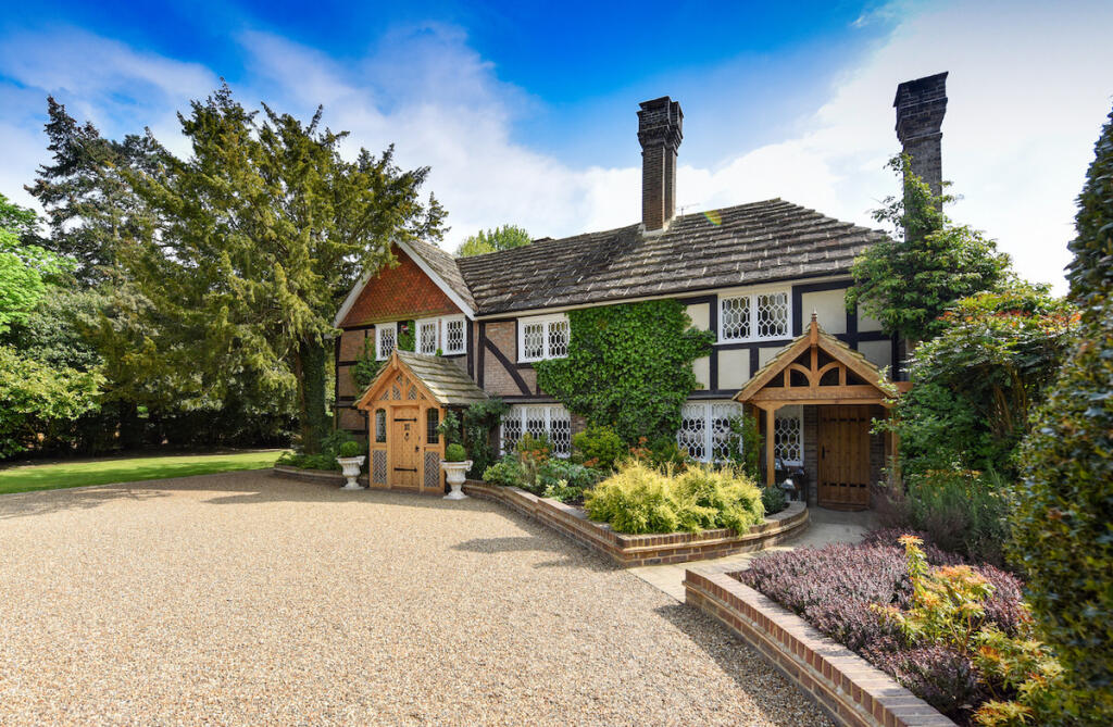 Main image of property: Brighton Road, Horsham, RH13