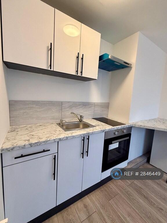 House in Luton - View 4