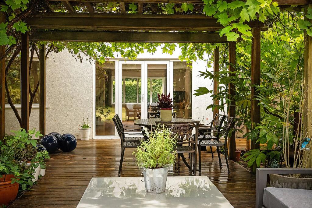 Lammas Lane, Esher, Surrey, KT10 – pohled 2