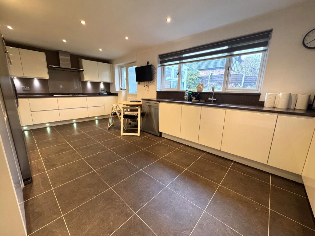 Brackenwood Drive, Cheadle photo 4