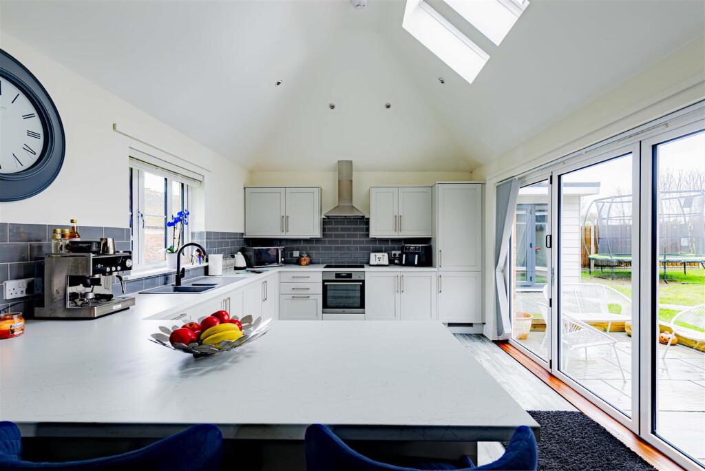 Bartlett Close, Staple, Canterbury photo 3