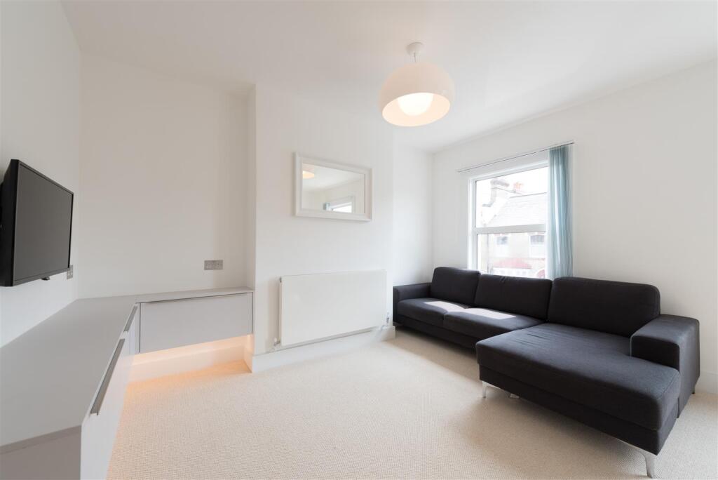 Main image of property: Queens Road, London, N11