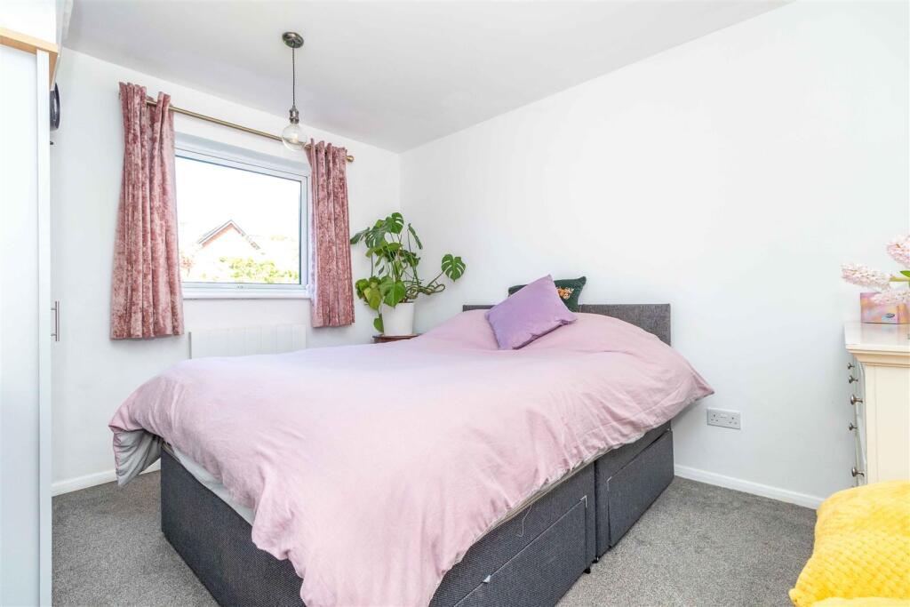 Hawthorn Gardens, Worthing photo 5