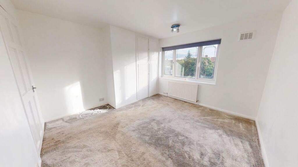 House in Doncaster, Armthorpe - More