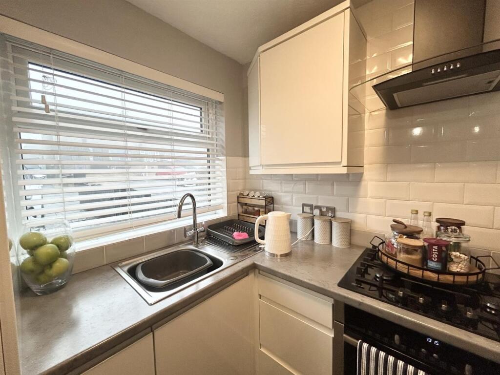 House in Calderdale, Illingworth - View 5