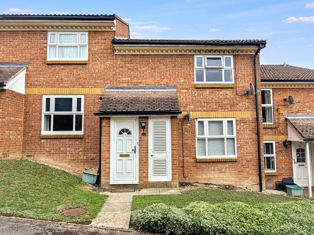 1-bed flat on Lower Furney Close, High Wycombe, Buckinghamshire, £165,000
