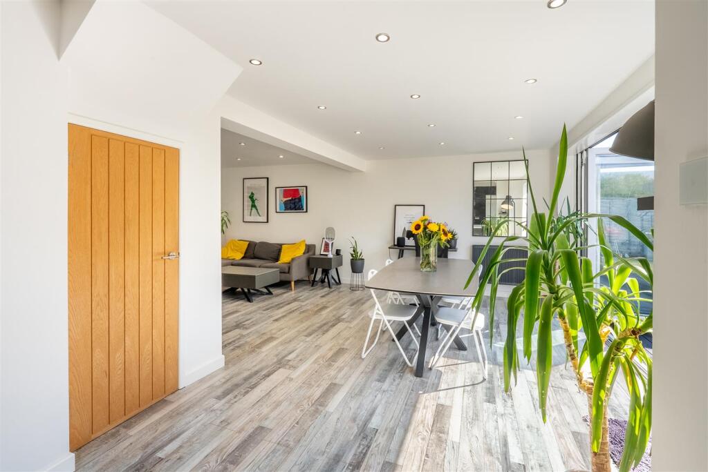 House in Harlow, Katherines - View 4