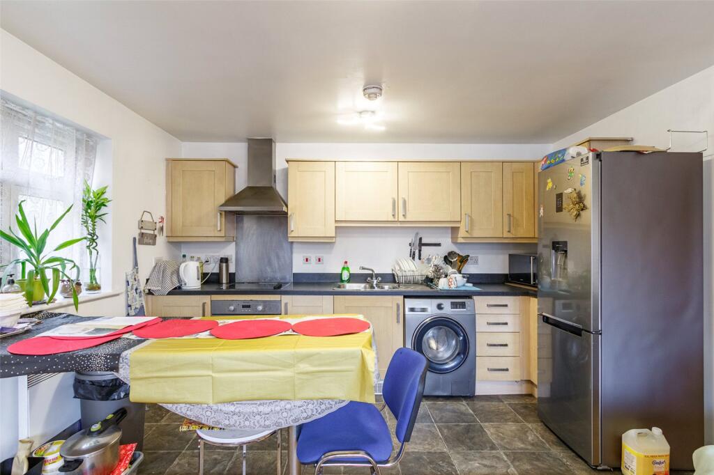 Apartment in Cardiff, Wyncliffe Gardens, Pentwyn - View 4