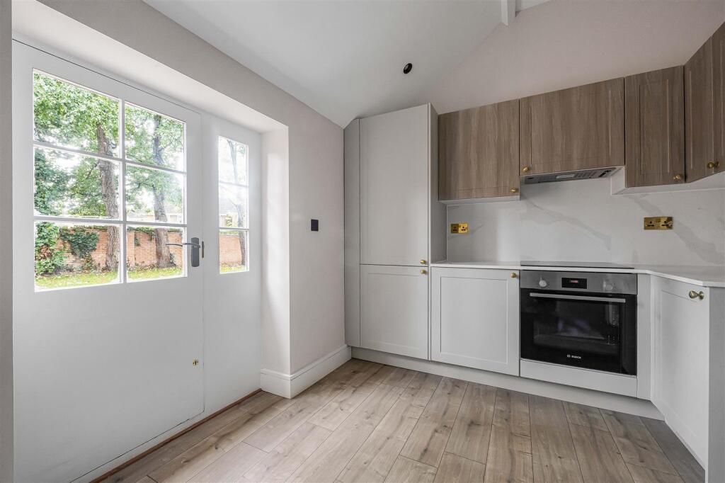 Plot 1 The Farmhouse, Beansheaf Grange, Calcot, RG31 7AA photo 3