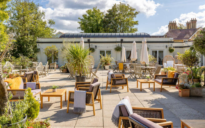 Albert Cottage Hotel, York Avenue, East Cowes, Isle of Wight PO32 6BD