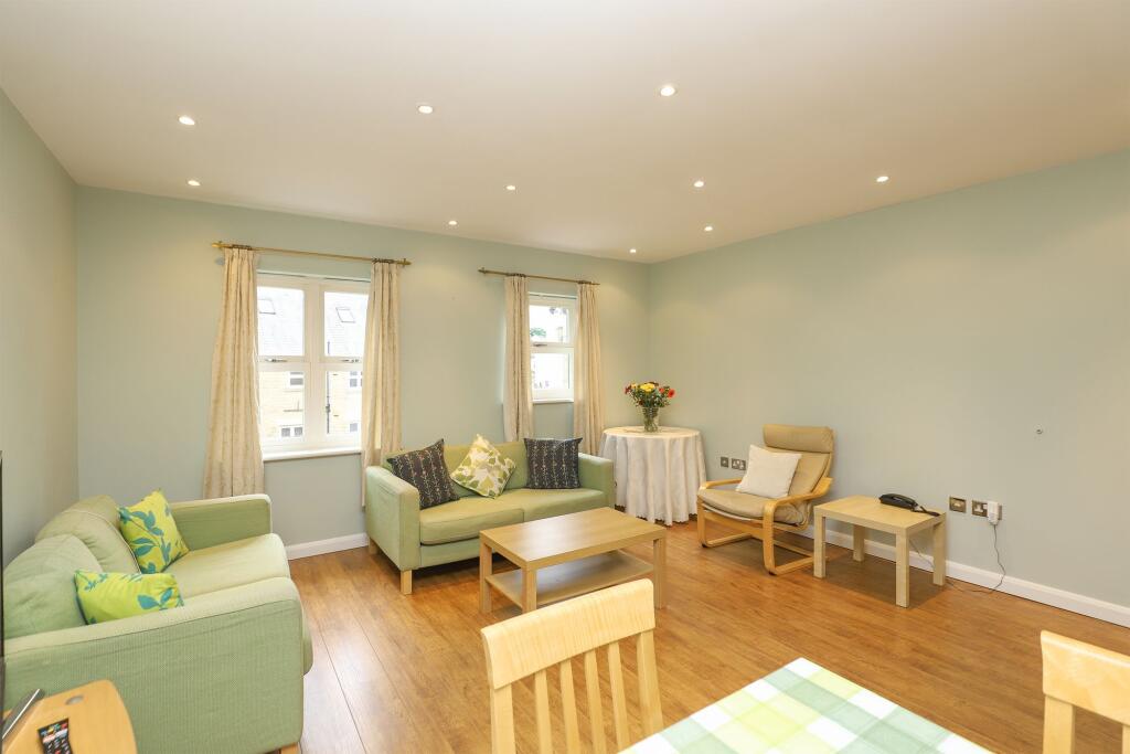 Apartment in Sheffield, South Yorkshire - More