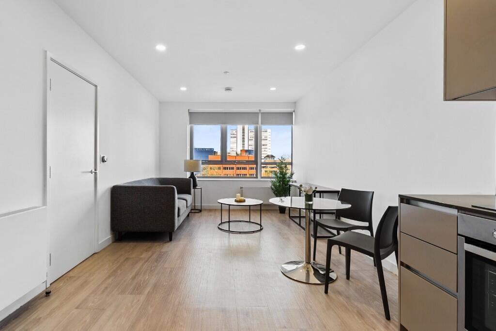 Apartment in Reading - View 4